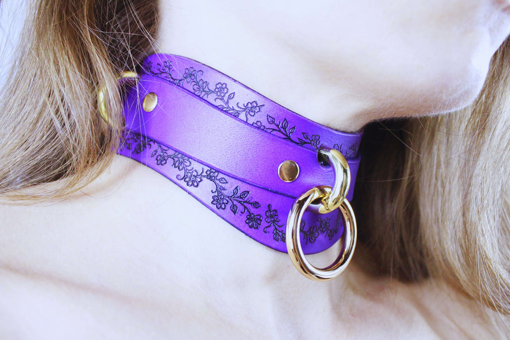 Purple Leather Floral Choker – Elegant Discreet Collar with Gold Rings