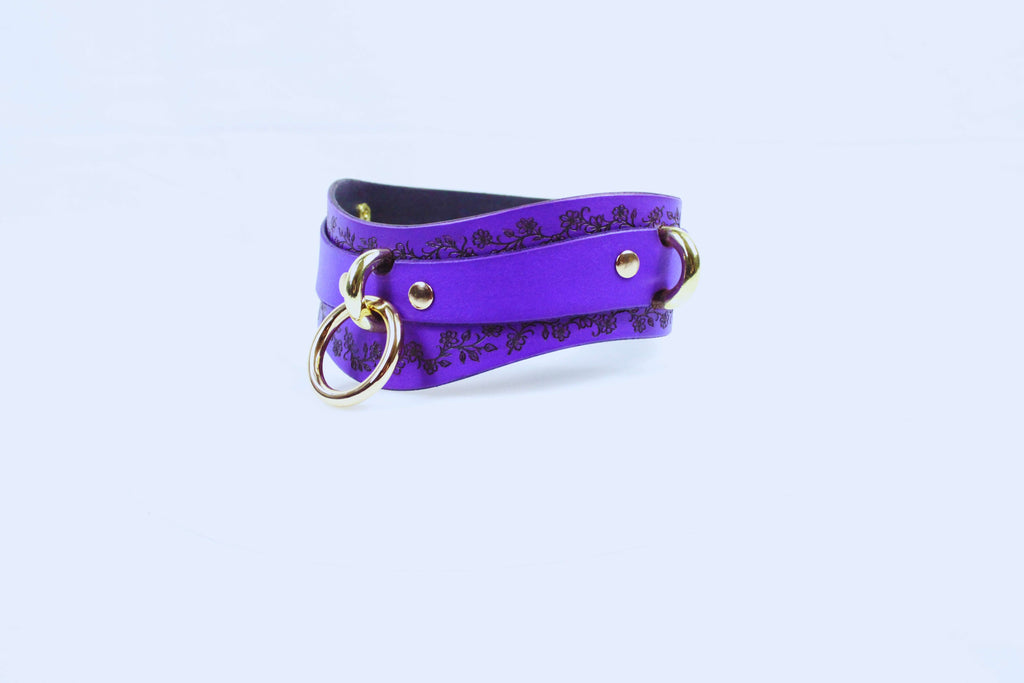 Purple Leather Floral Choker – Elegant Discreet Collar with Gold Rings