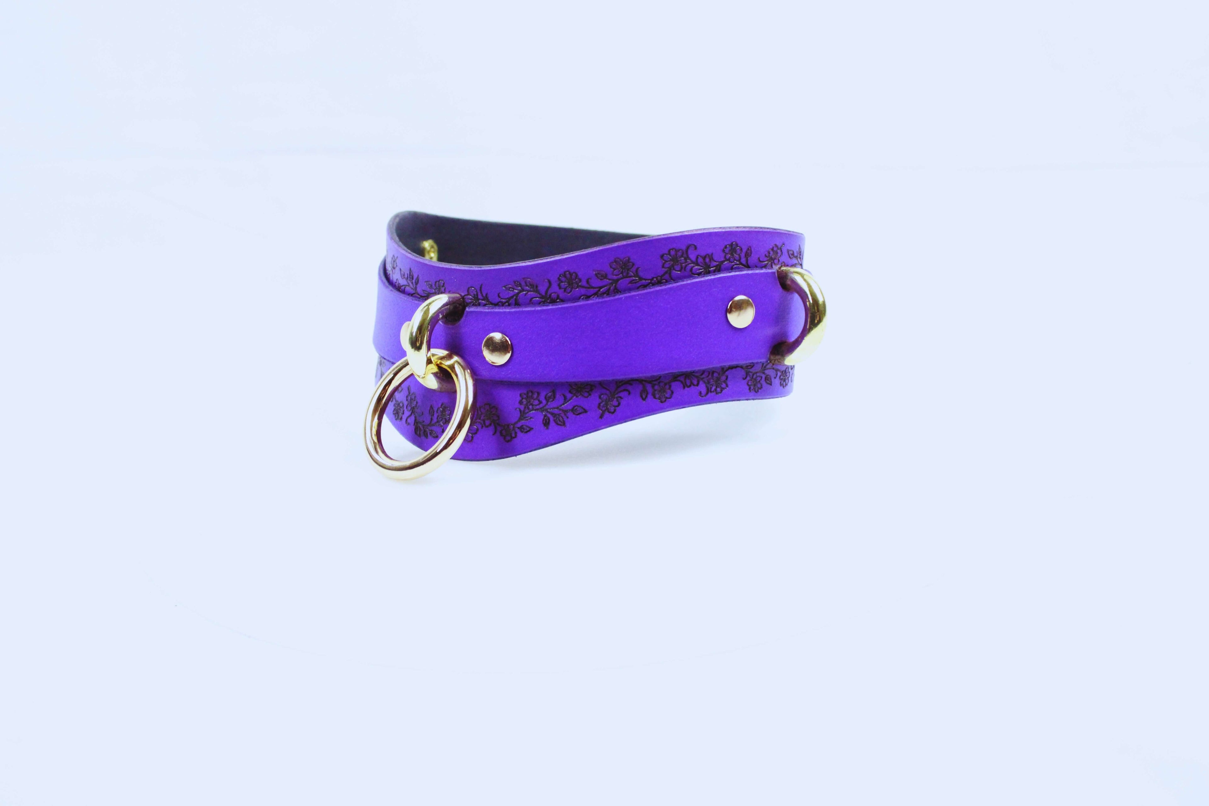Purple Leather Floral Choker – Elegant Discreet Collar with Gold Rings