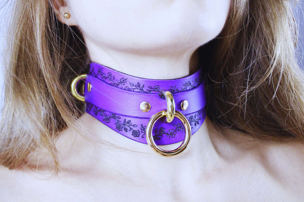 Purple Leather Floral Choker – Elegant Discreet Collar with Gold Rings
